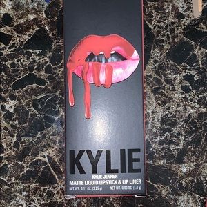 Kylie matte liquid lipstick & lip liner